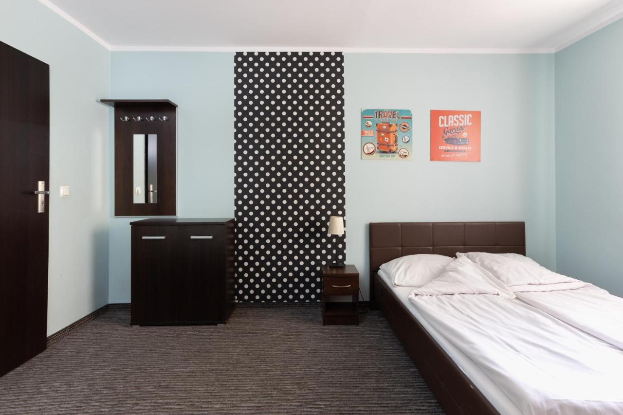 Shick Hostel Breslavia Esterno foto