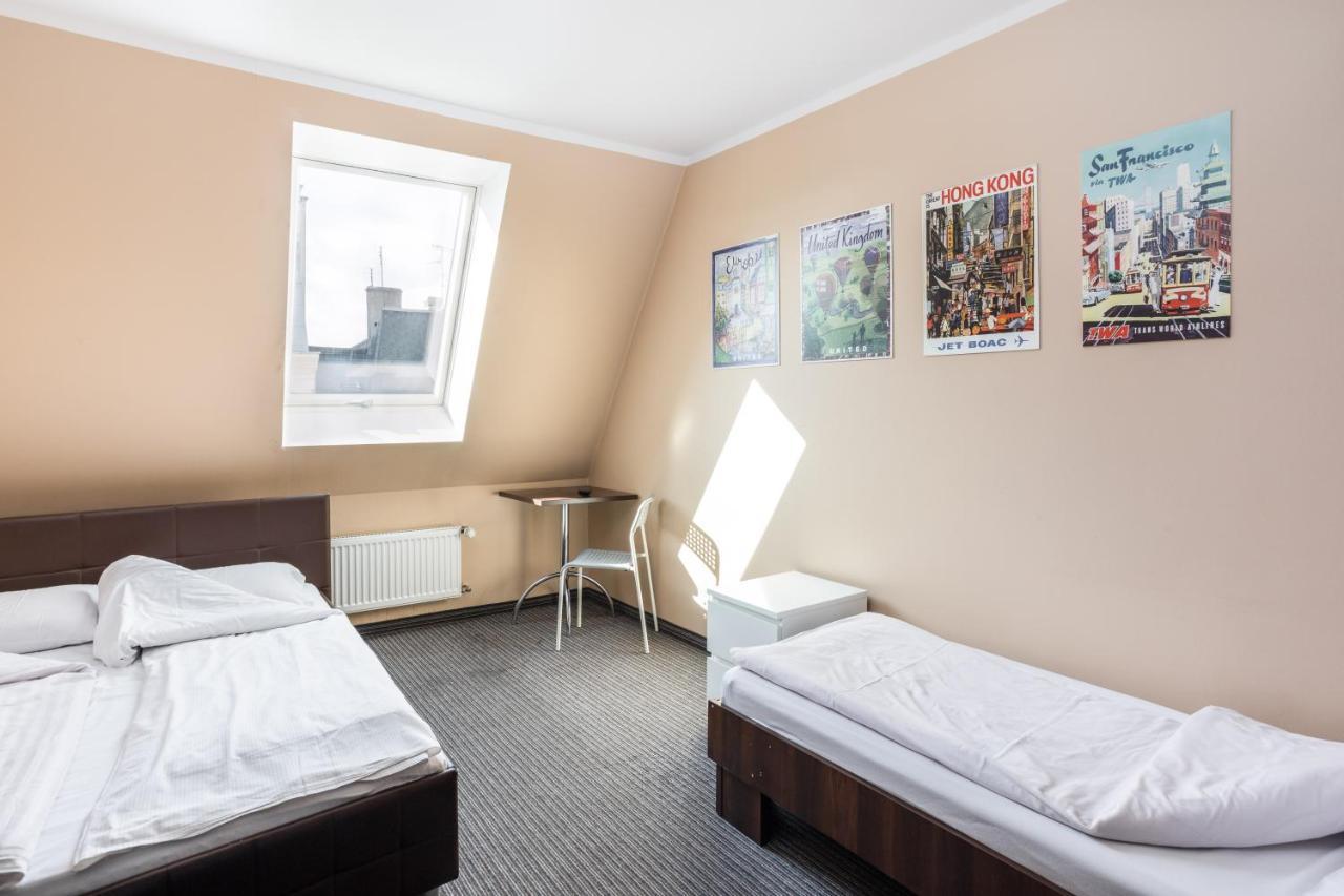 Shick Hostel Breslavia Esterno foto