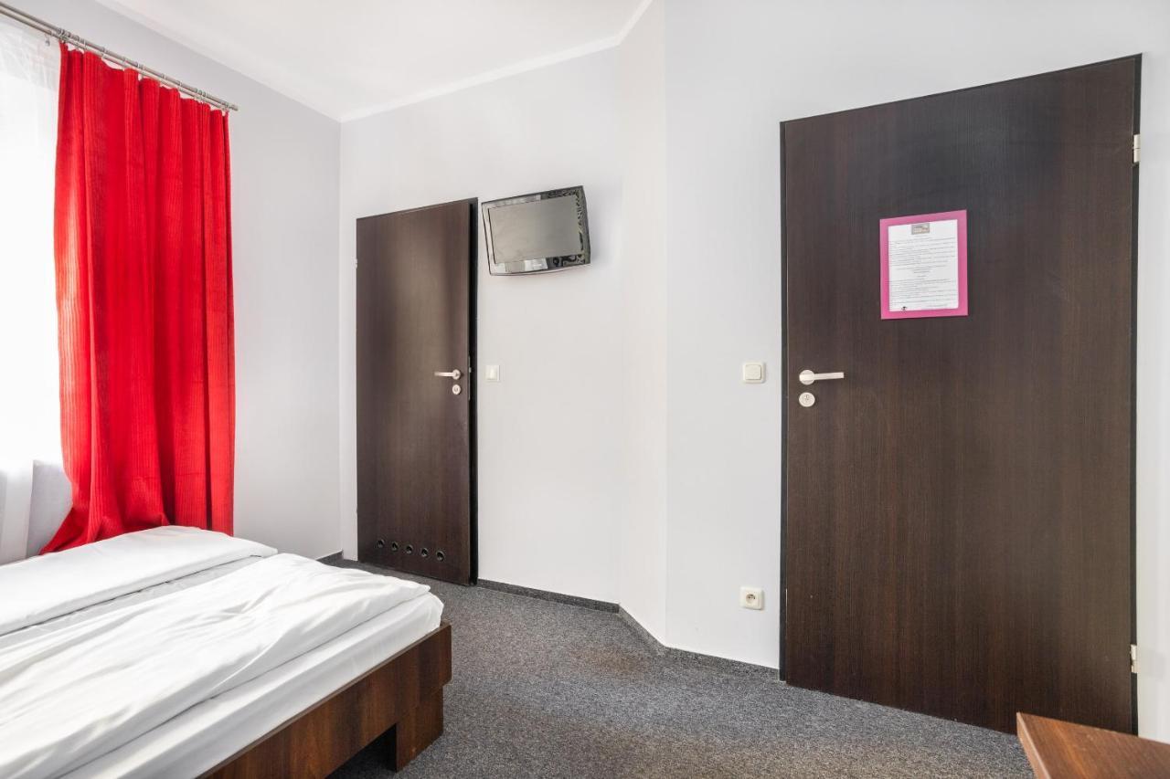 Shick Hostel Breslavia Esterno foto